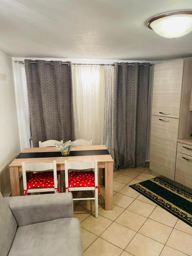 Apartmán Casa Dei Fiori 2 Somma Lombardo Exteriér fotografie